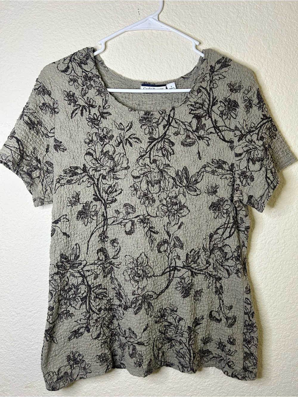 Croft & Barrow Cropped Floral Textured Tee Green Black Short Sleeve Casual Comfo